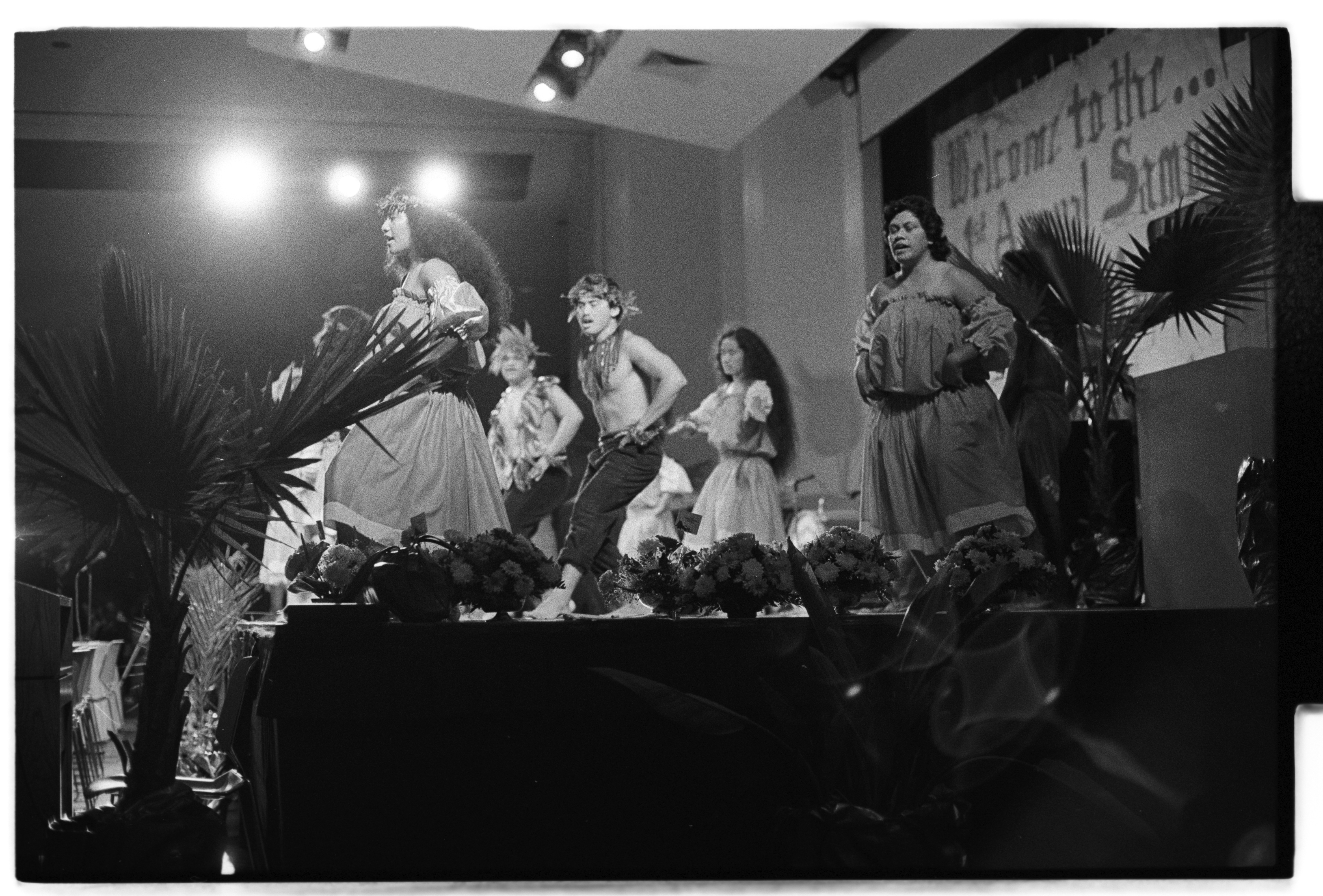 Dancers Perform and Sing 1, 1905 (Internet Archive)