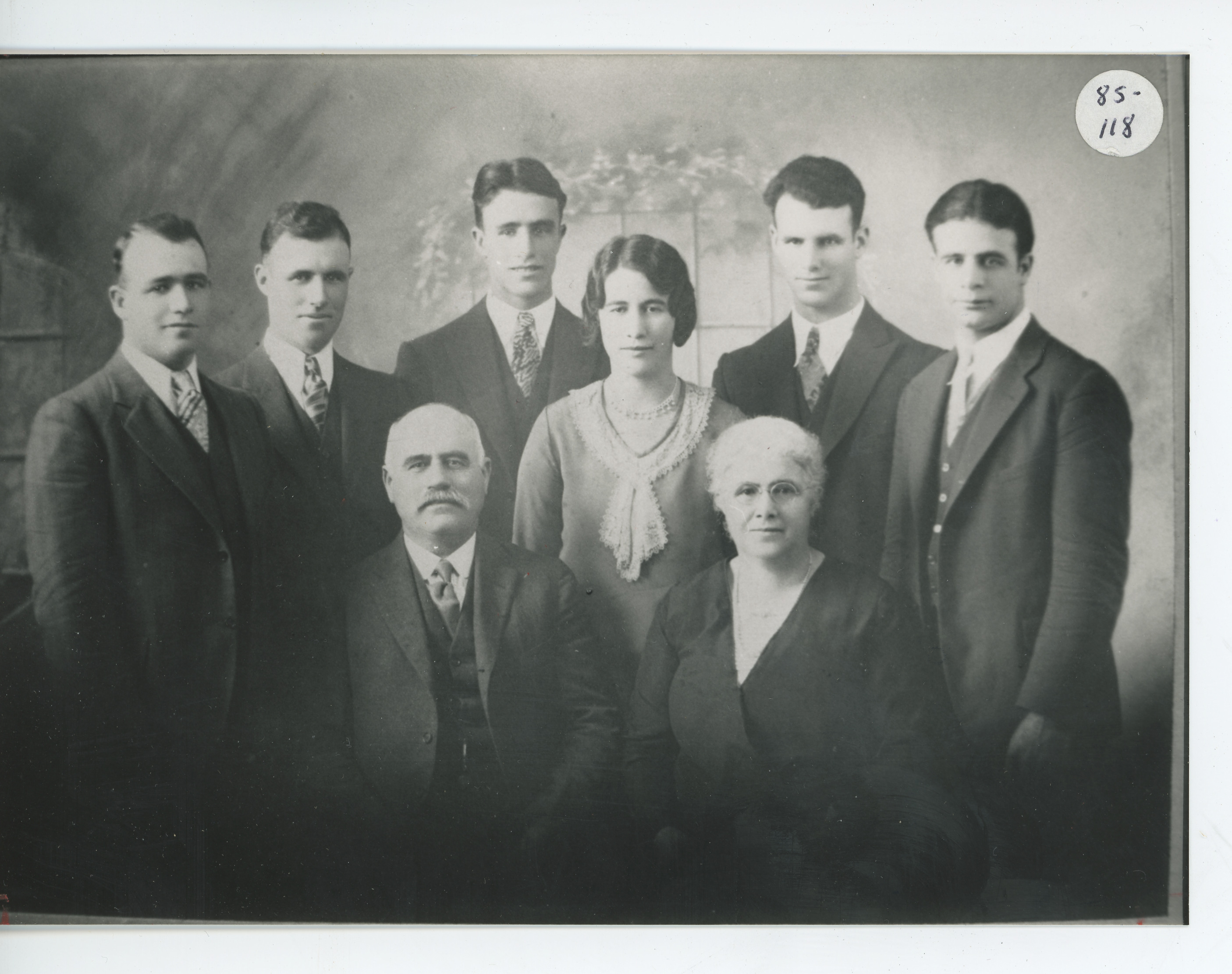 People: Mr. and Mrs. Nunes with six adult children, 1930~, 1930 (Internet Archive)