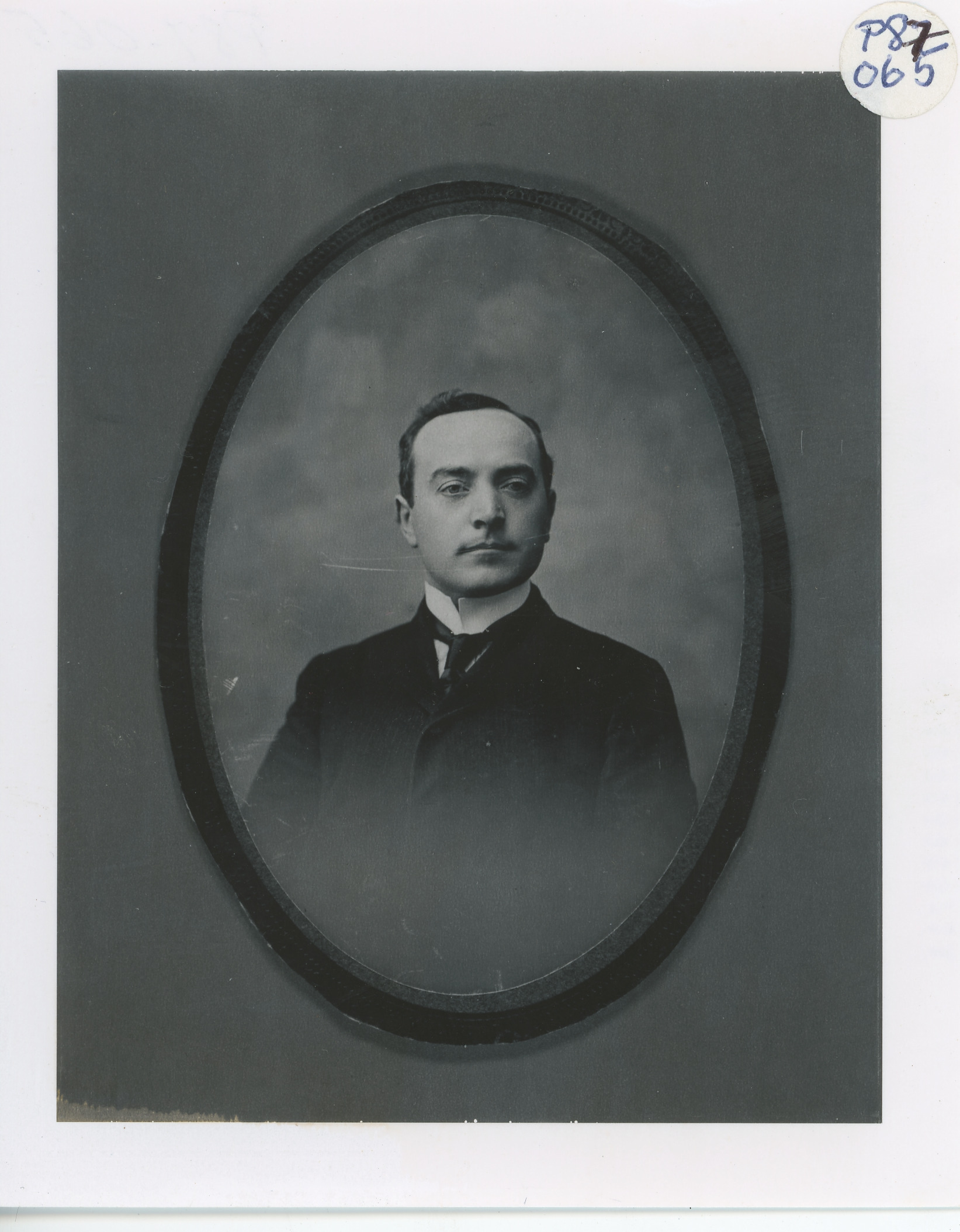 People: Pio Lafranchi portrait in suit, 1907, 1907 (Internet Archive)