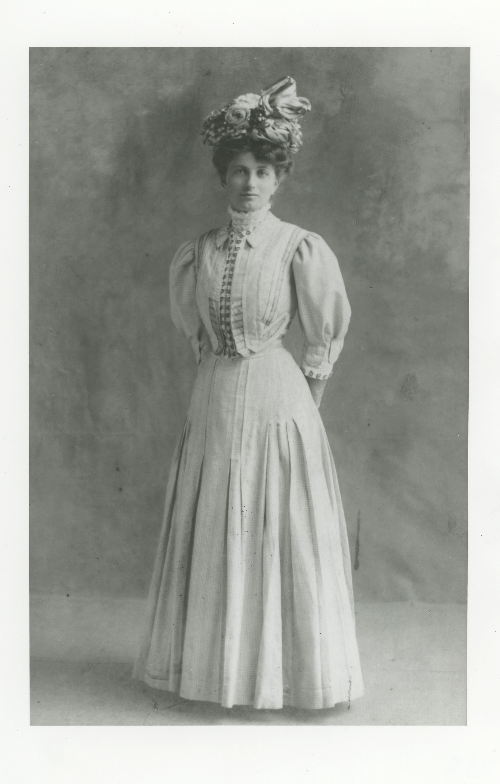 People: Attilia (Pellindini) Lafranchini in long white dress and hat, 1907, 1907 (Internet Archive)