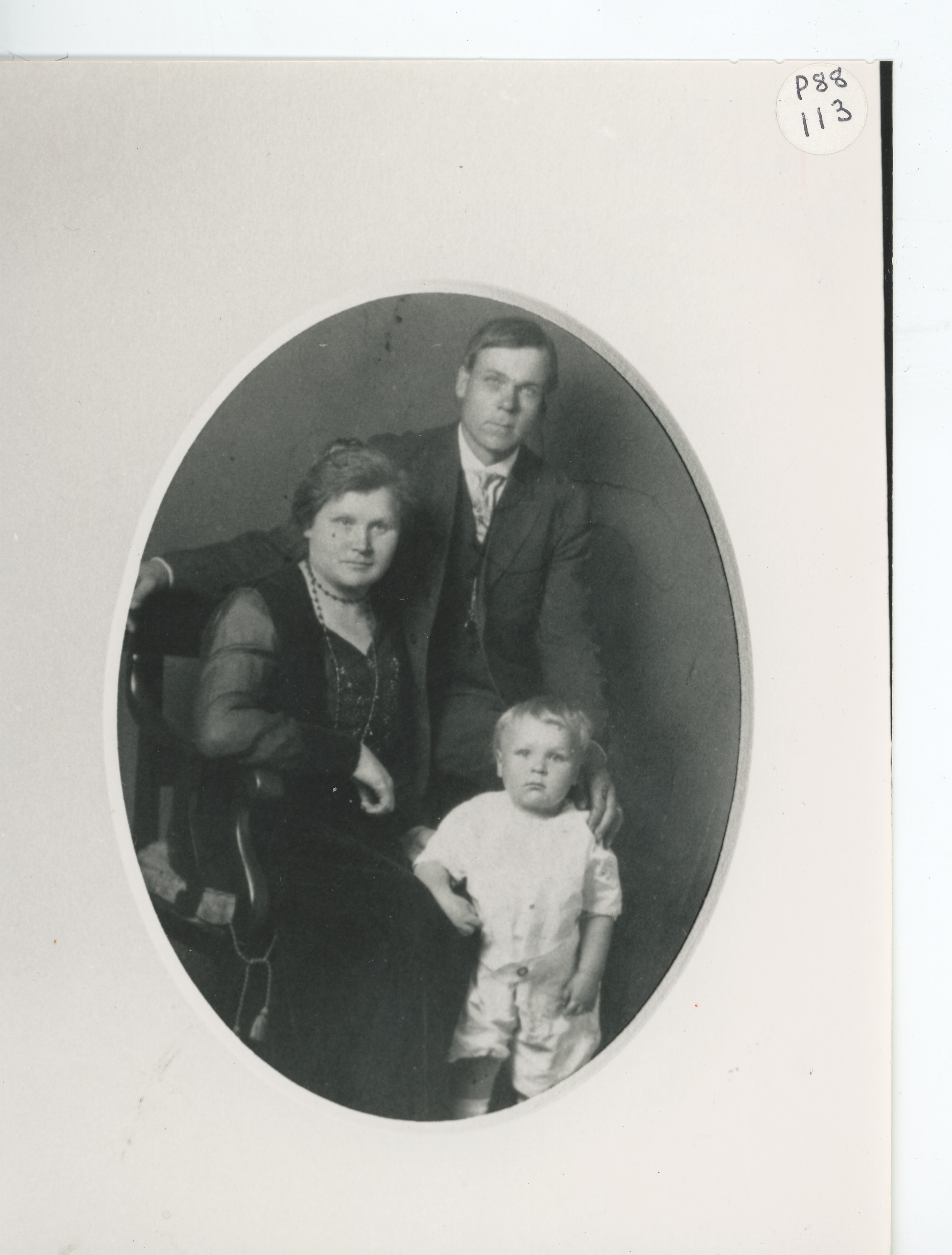 People: Sjoblom Family 1920, 1920 (Internet Archive)