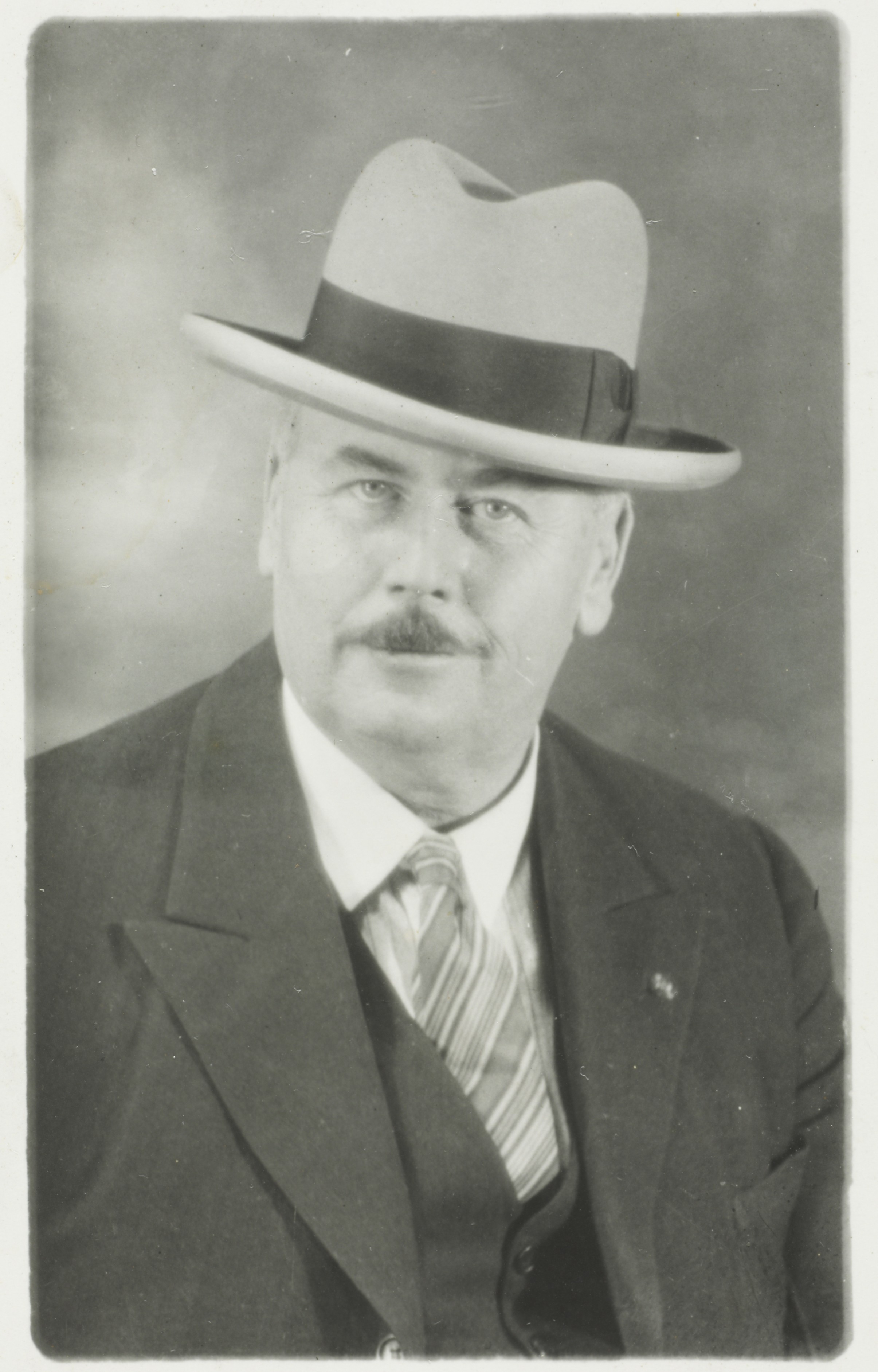 Portrait of a Man in a Hat, 1920 (Internet Archive)