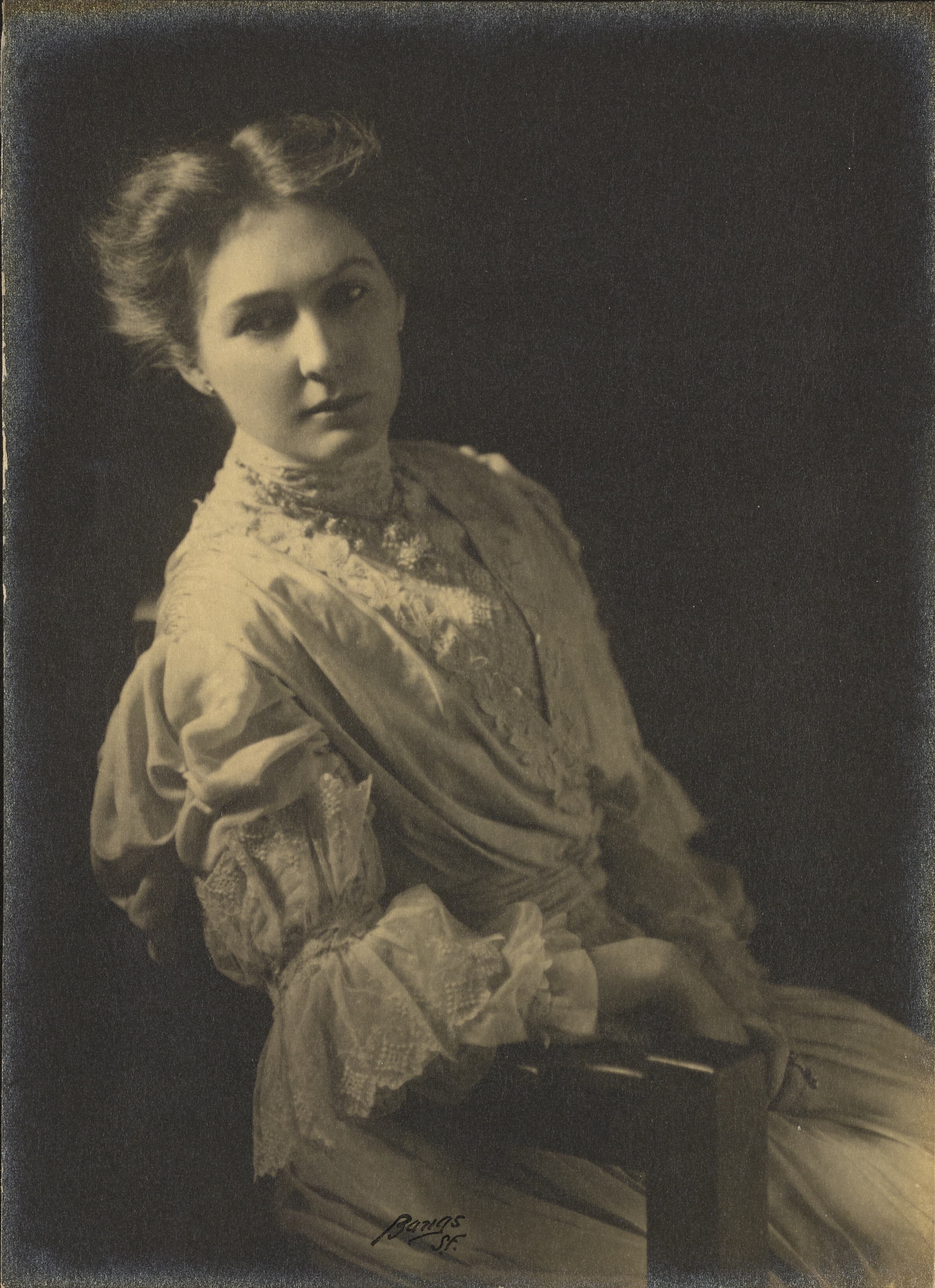 Portrait of Lorena Bell Dorsey from shoulders up, 1907 (Internet Archive)