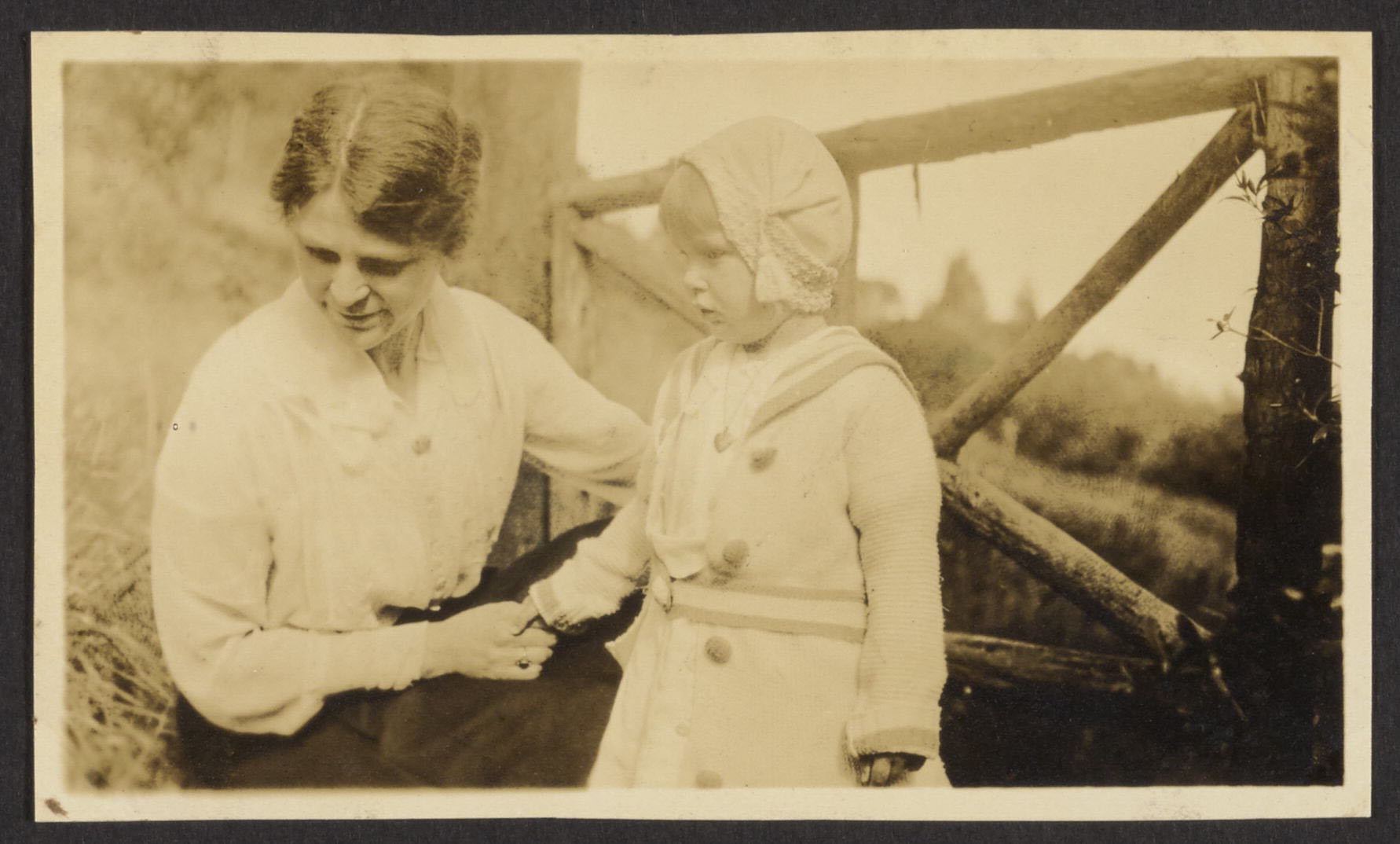 Anne and Virginia Stolte in closeup, 1918 (Internet Archive)