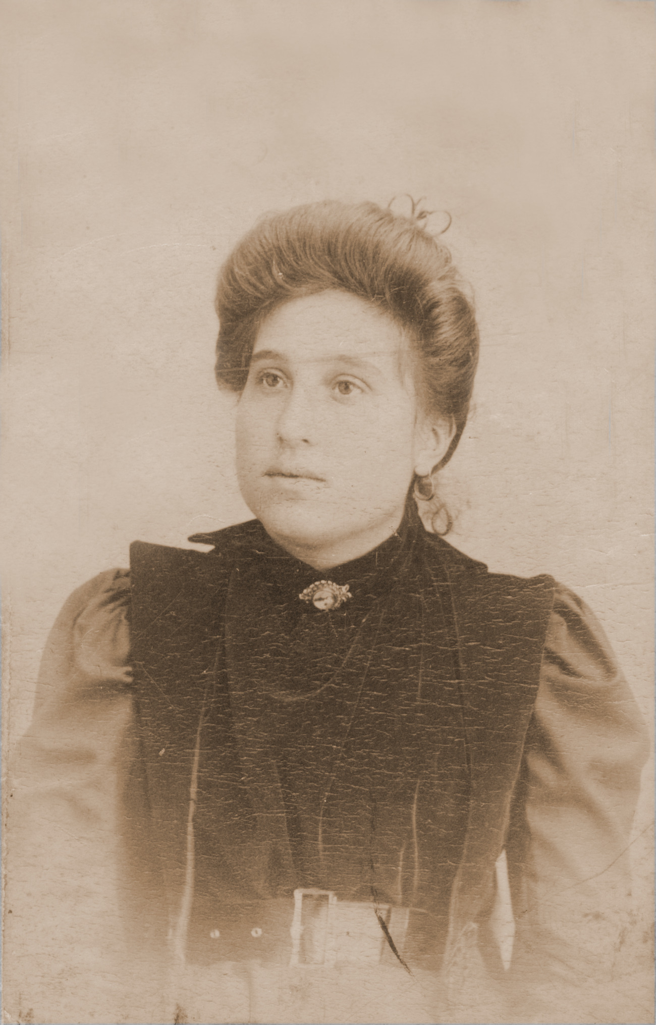 Catherine Ballesteri, ca. 1890, 1890 (Internet Archive)