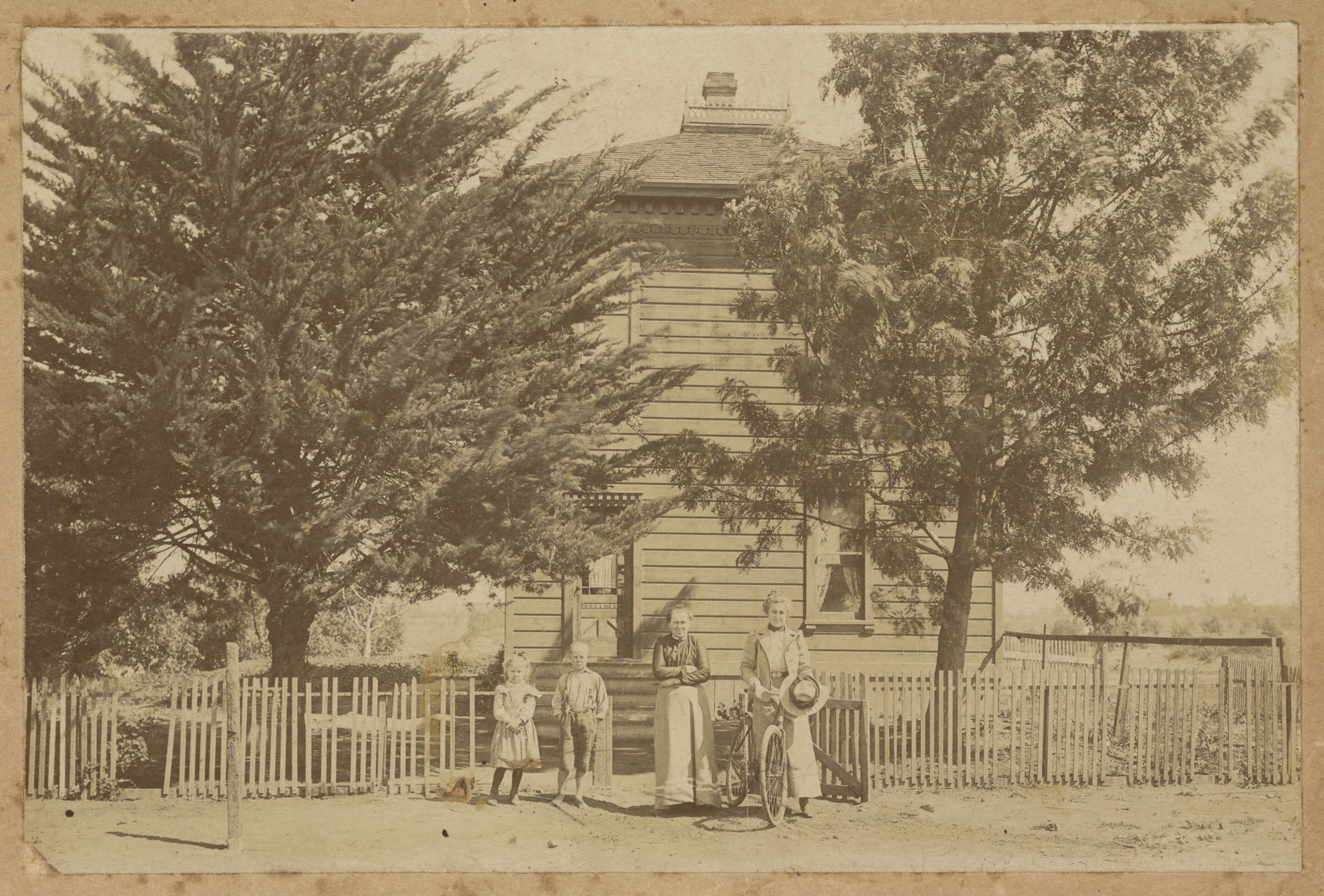 Patterson Family Home, 1900 (Internet Archive)