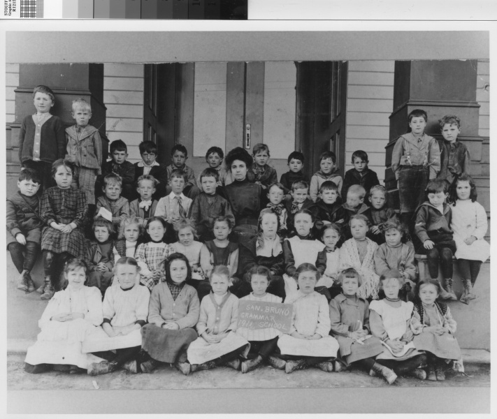 First grade class, Old Edgemont Grammar School, 1911, 1911 (Internet Archive)