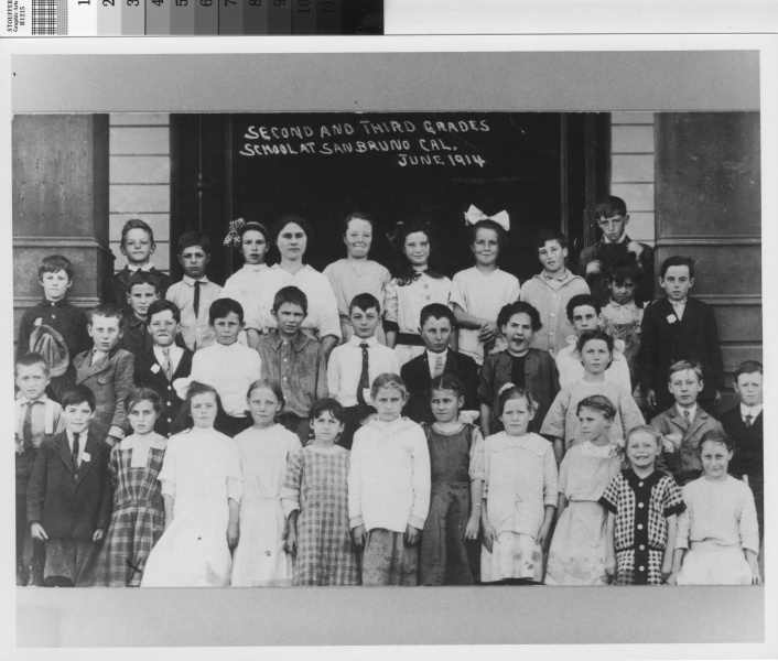 Second and third grade classes, Old Edgemont Grammar School, June 1914, 1914 (Internet Archive)