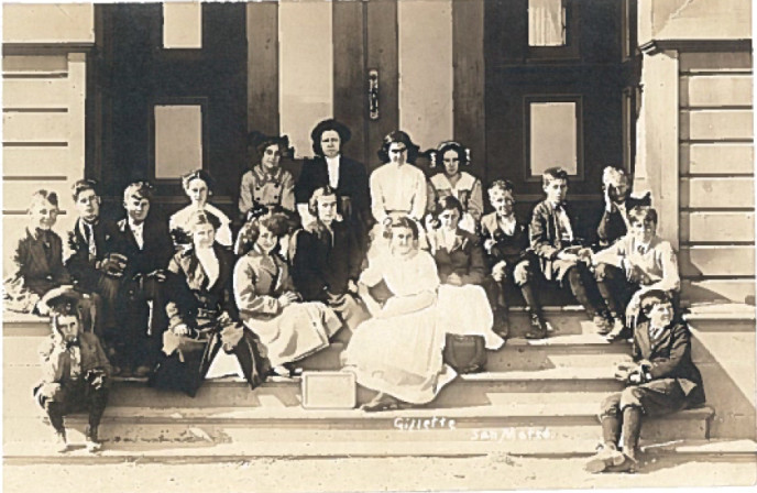 Class of Old Edgemont Grammar School, 1910, 1910 (Internet Archive)
