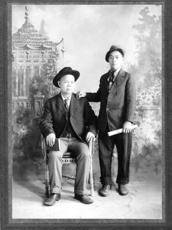 Ling Joe and son Yow Joe, 1909 (Internet Archive)