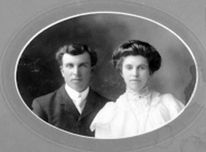 Rollie and Lottie Chinowth, Visalia, California, ca 1900, 1900 (Internet Archive)