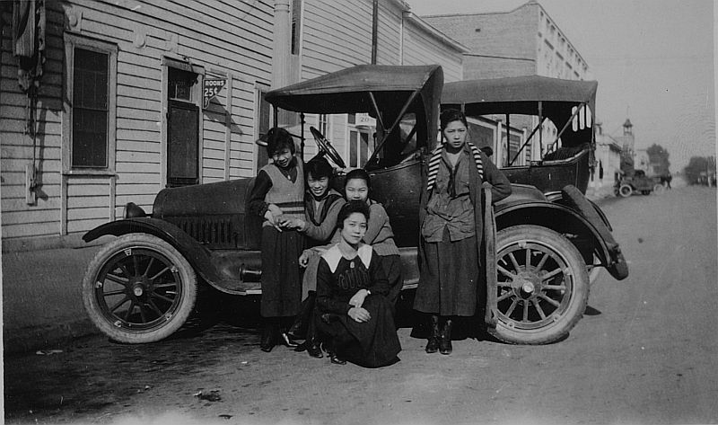 Daisy Joe Fung, Ruby Joe Chan, Tulare, California, 1918, 1918 (Internet Archive)
