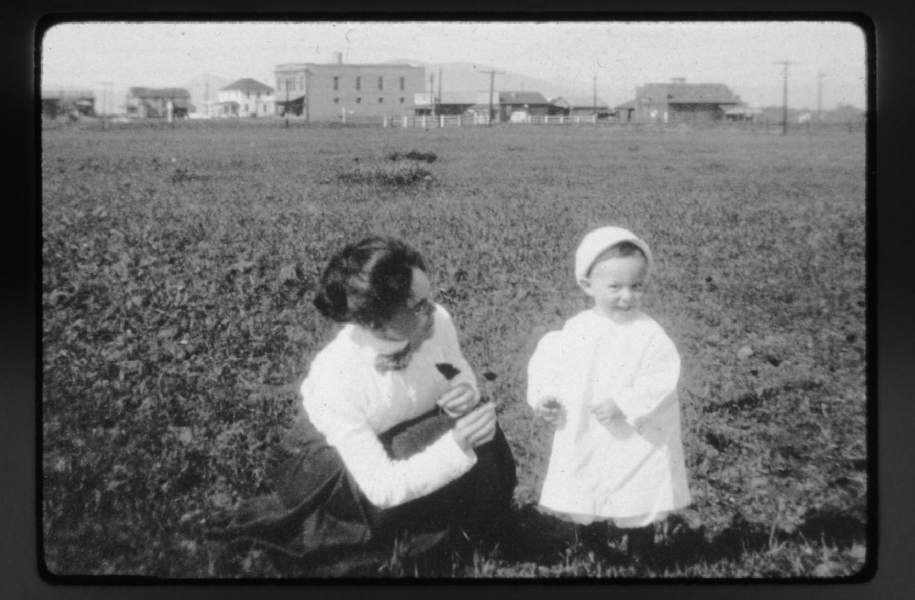 Mrs.W. V. Braide & son"June Bug", 1910 (Internet Archive)