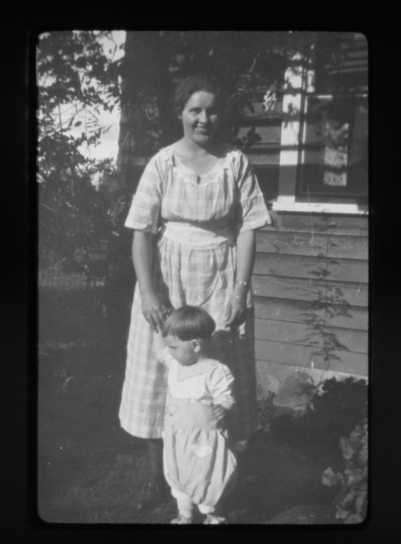 Hazel and Dale Flint, 1922 (Internet Archive)