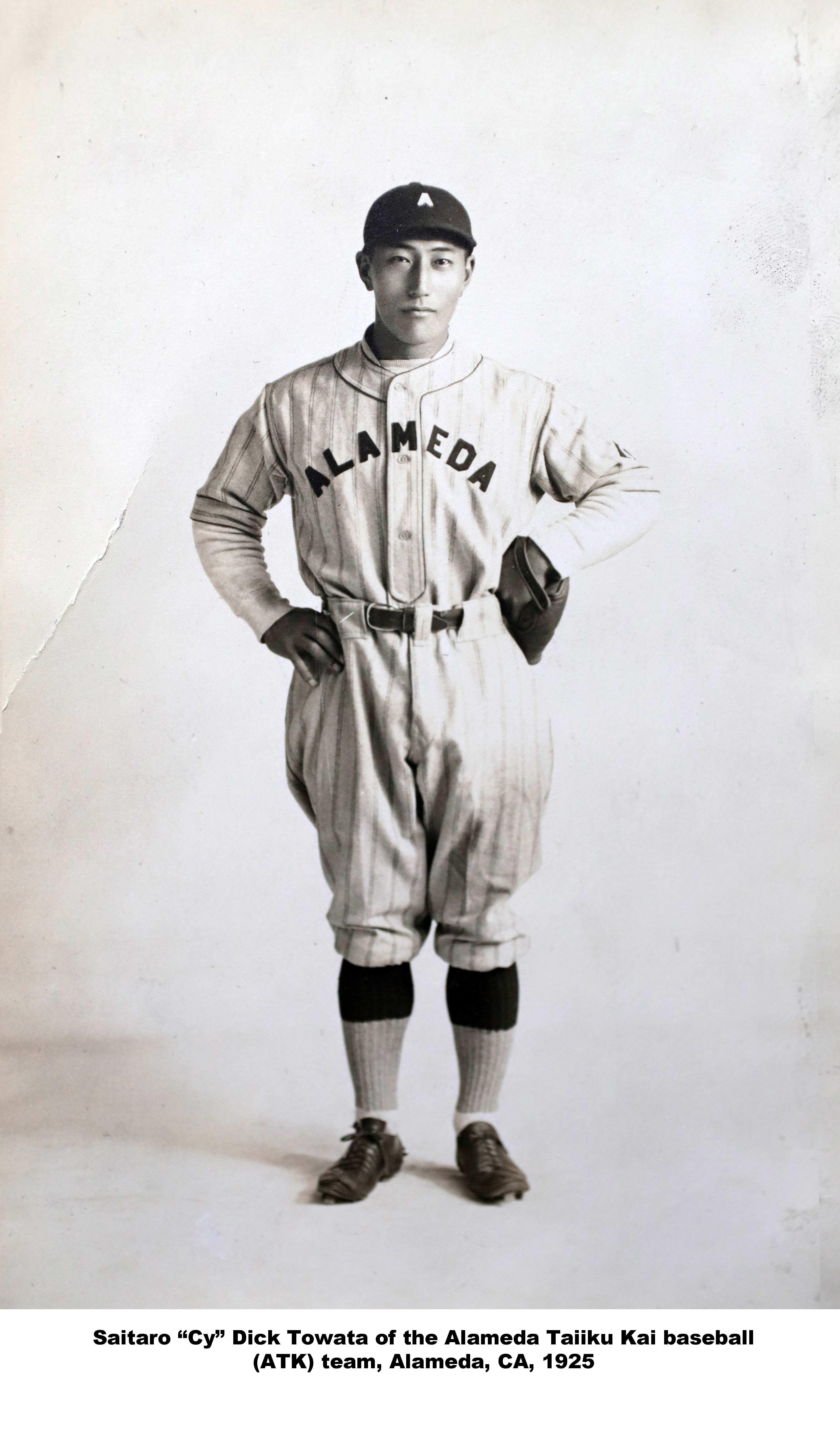 Portrait of Saitaro "Cy" Dick Towata in baseball uniform, 1925 (Internet Archive)
