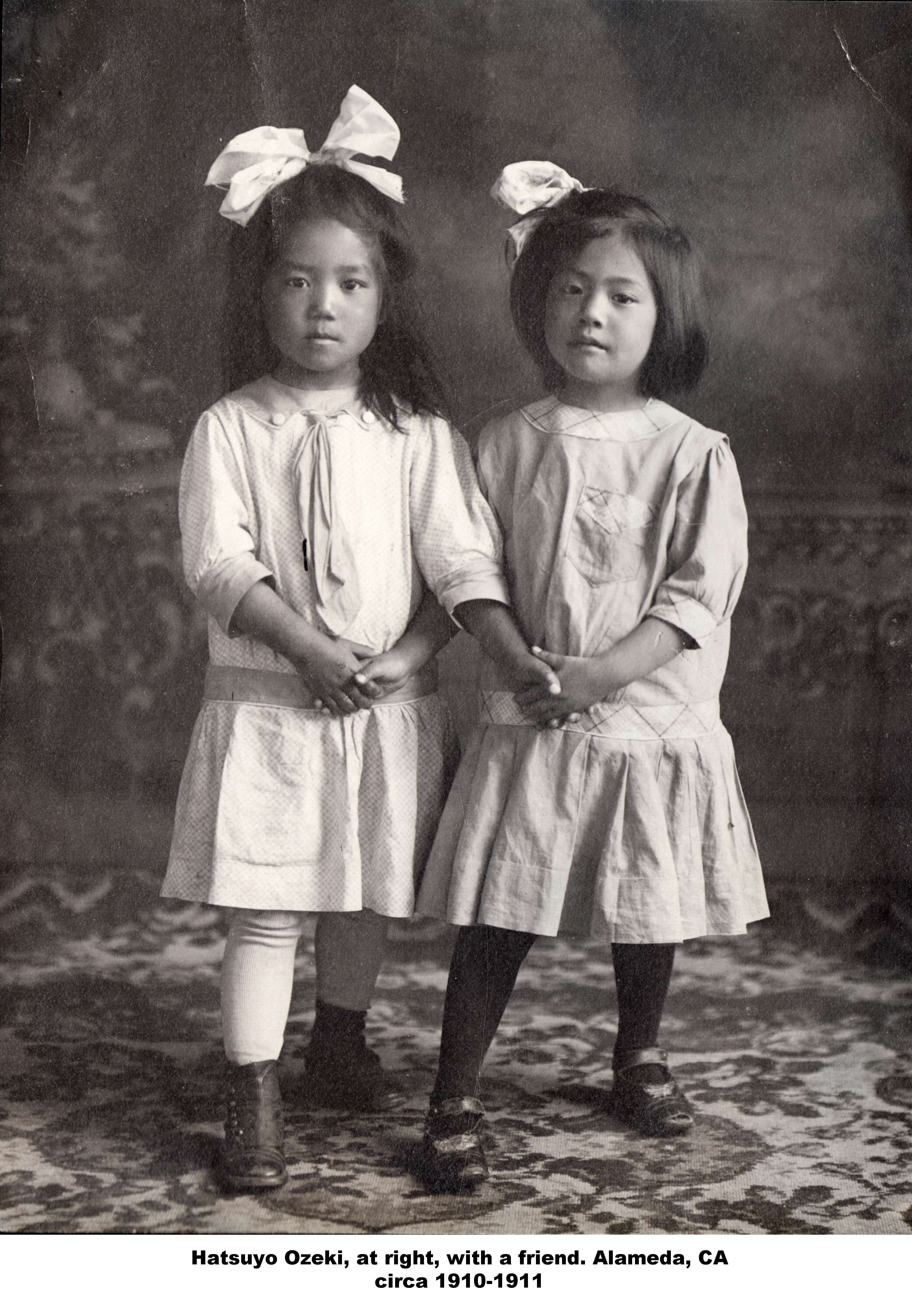 Portrait of two girls, 1910 (Internet Archive)