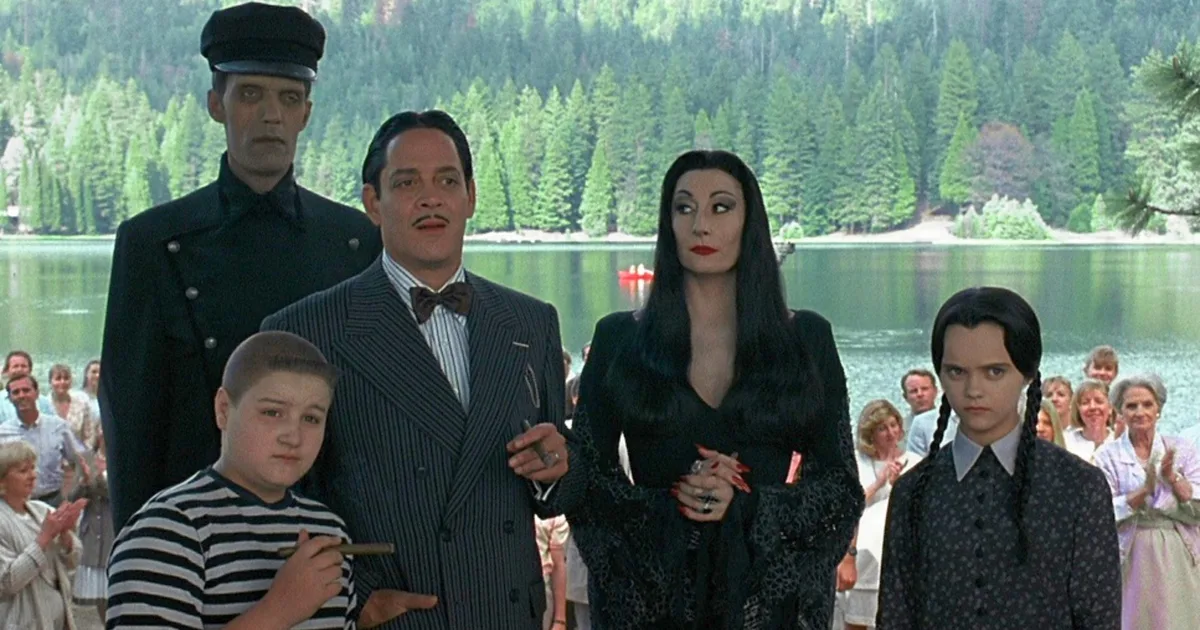 Forever Young: Addams Family Values (1993) at the Dundee Theater
