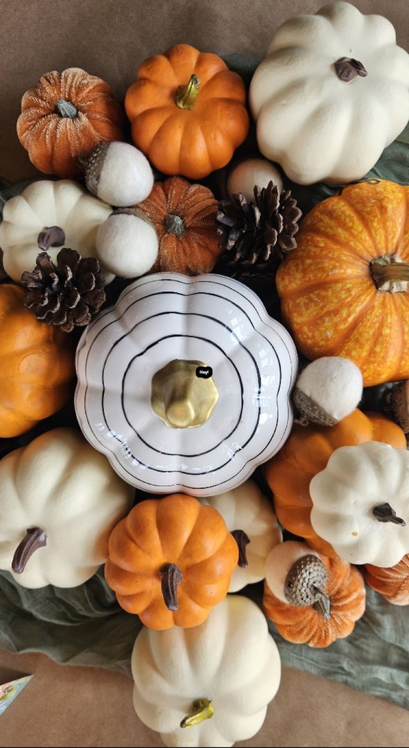Hand-Lettered Pumpkins: Create Your Own Thanksgiving Decor