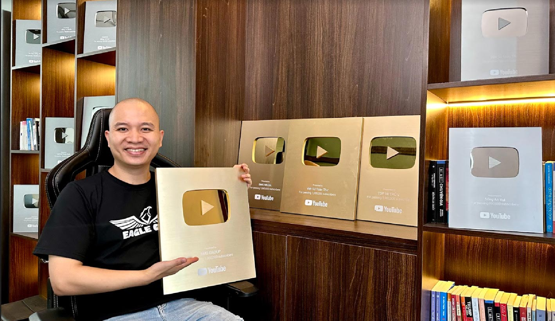 Khóa Học Siêu Kiếm Tiền Youtube – Huân Kỷ Luật – kiếm thu nhập hơn 10.000$/tháng từ Youtube (Phiên bản 2023)