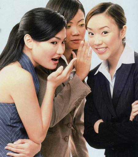 7 thói quen xấu nên tránh trong giao tiếp nơi công sở