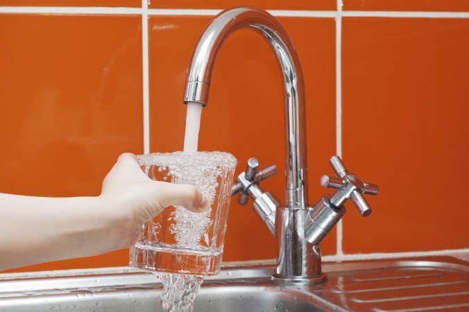 Đun nước sôi để uống: 4 điểm cần chú ý để loại bỏ các hoá chất có hại