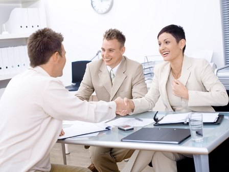 Có nên làm việc với mức lương thấp hơn mong muốn