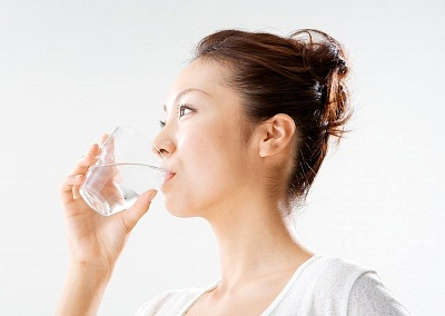 Những thói quen uống nước có hại đến tính mạng