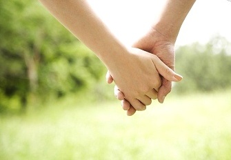 Lợi ích và những mối nguy từ nụ hôn