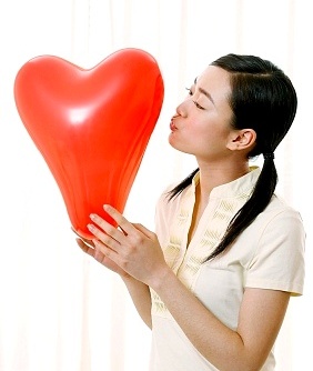 Lợi ích và những mối nguy từ nụ hôn