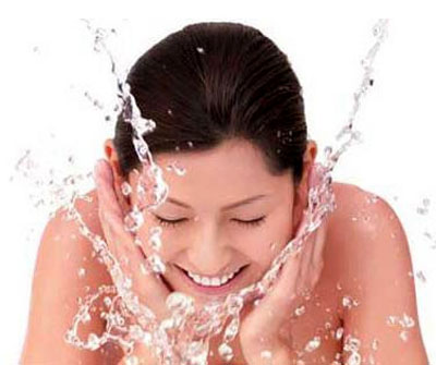 Tiểu xảo với nước cho làn da láng mịn