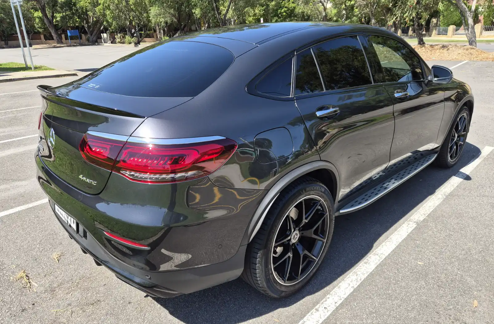 2022년식 벤츠 GLC 300 Coupe (27,300 KM / 완전 무사고 / 나이트 패키지)