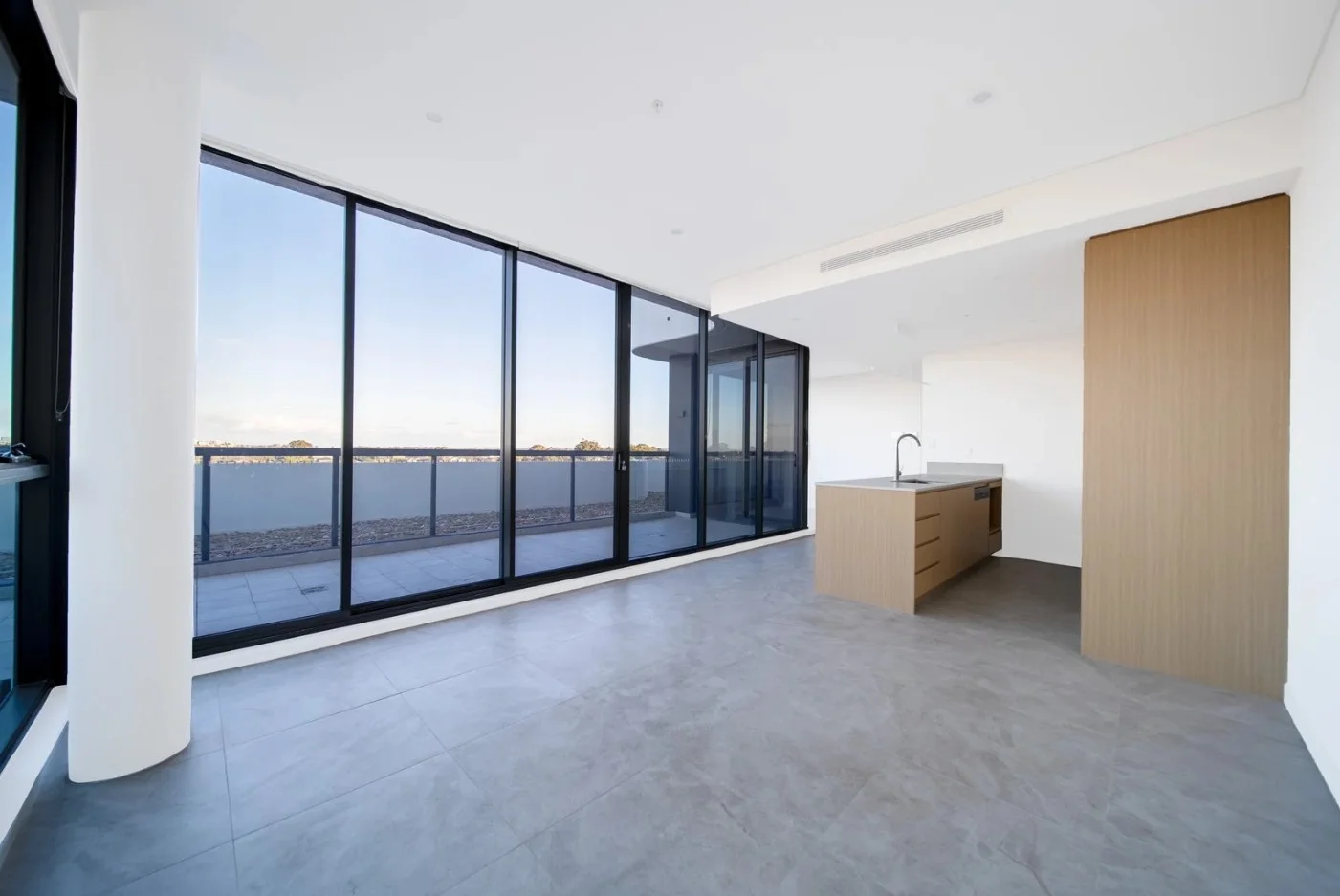 <시드니 부동산 아카데미> [For Rent] 로즈랜즈 / 3B 2B 2C / 아파트_216