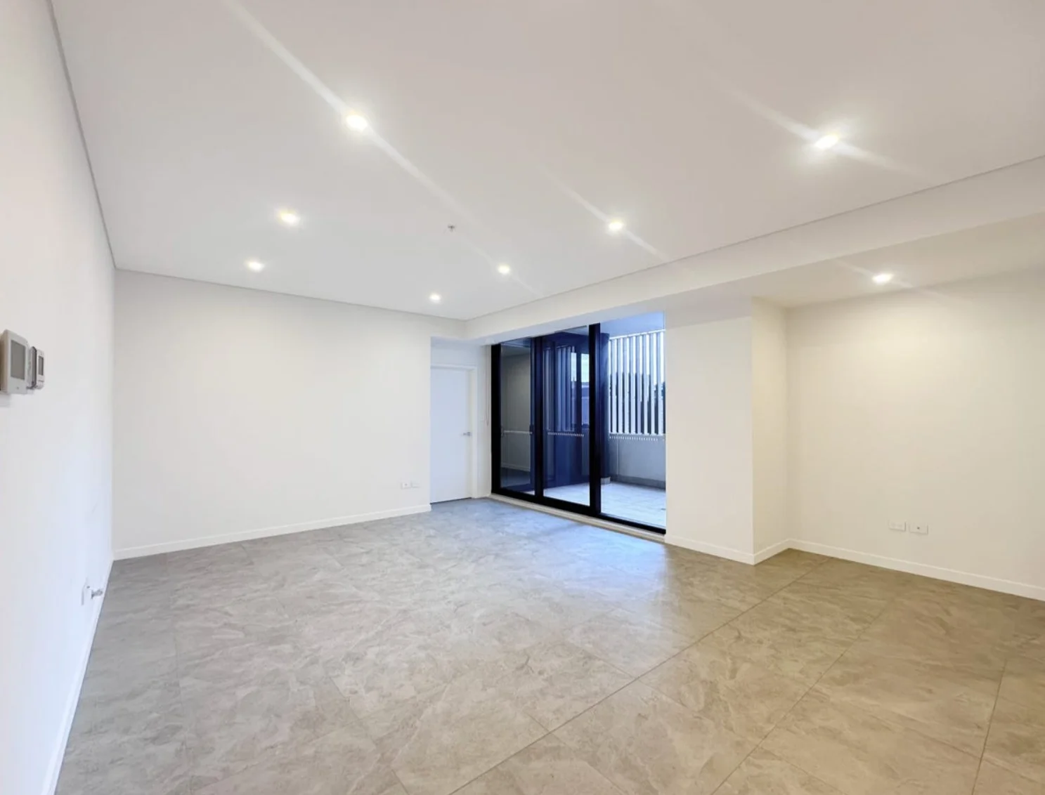 <시드니 부동산 아카데미> [For Rent] 로즈랜즈 / 2B 2B 1C / 아파트_217