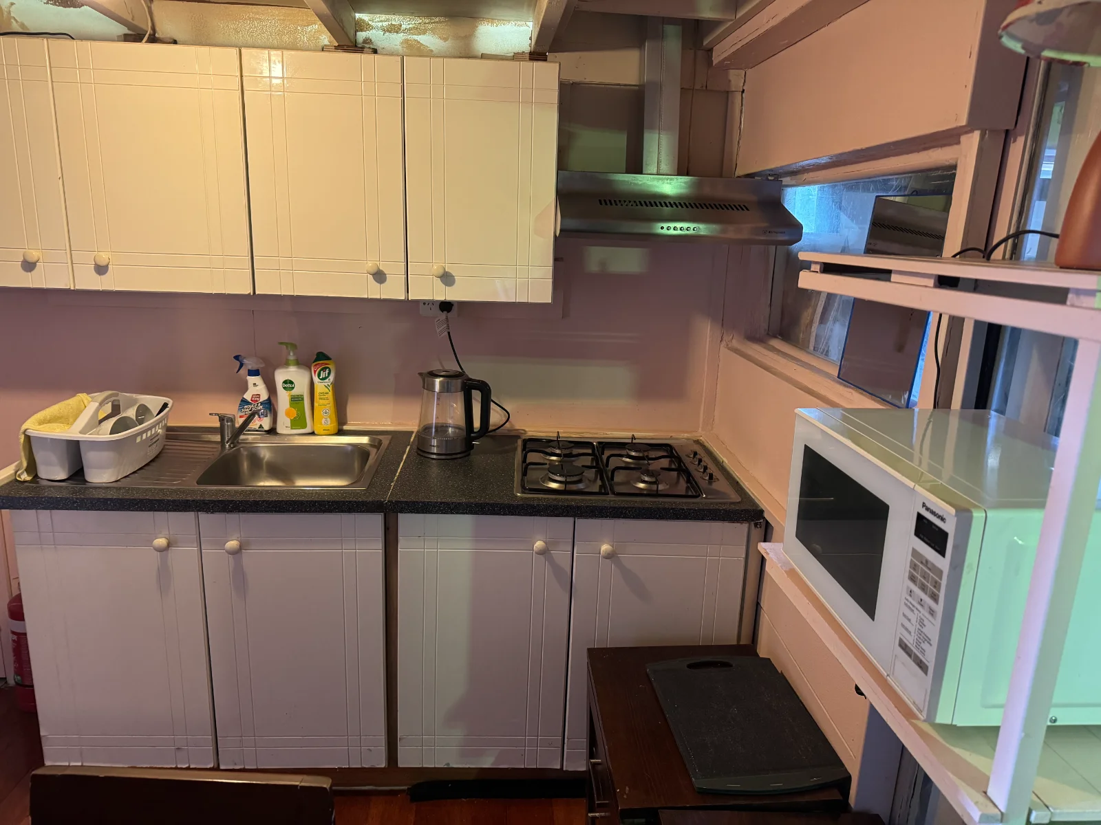 별채1bed,.넓은주방에,샤워장과화장실,carlingford.