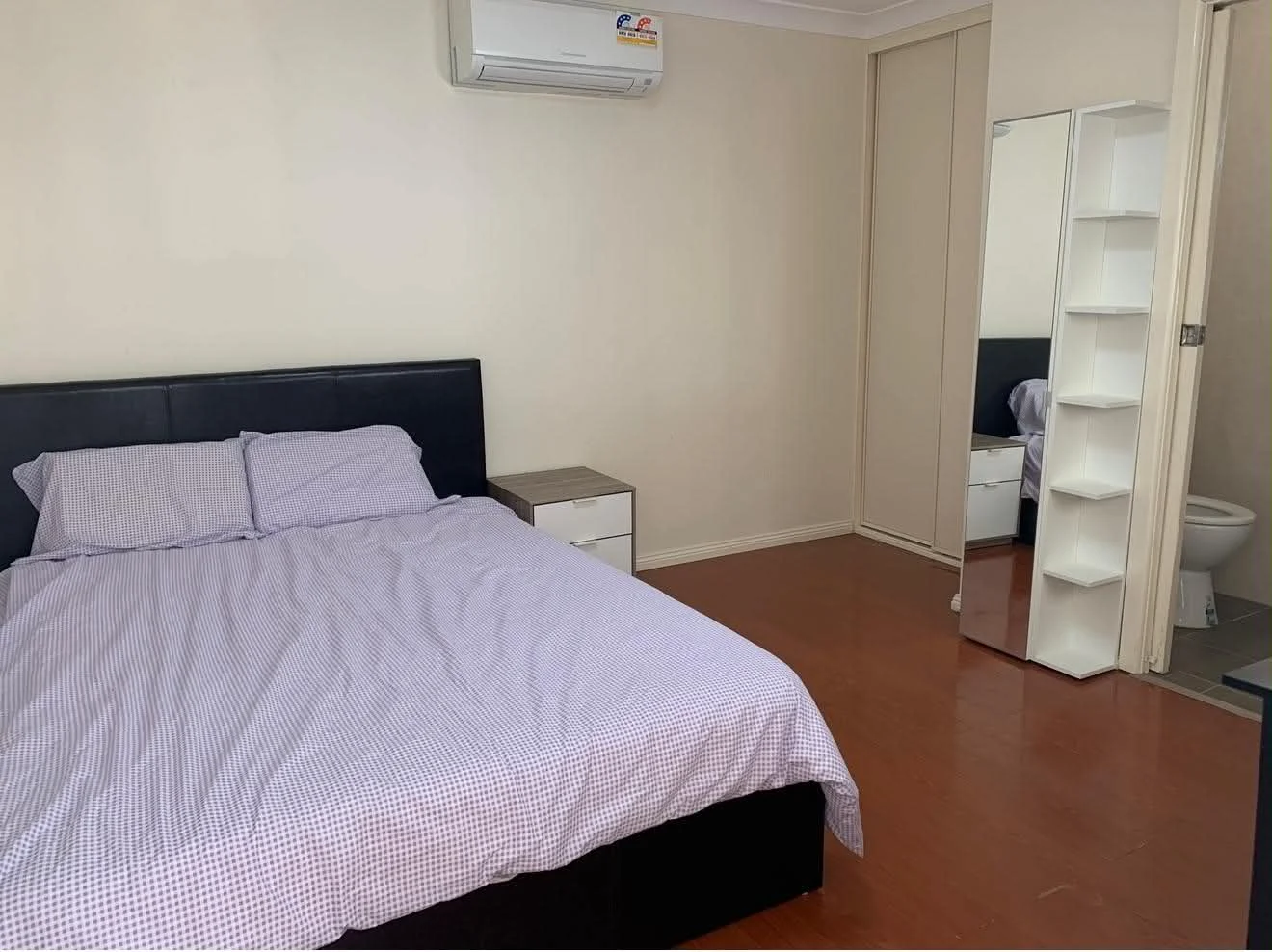 Master Bedroom with Ensuite for Rent – Carlton NSW