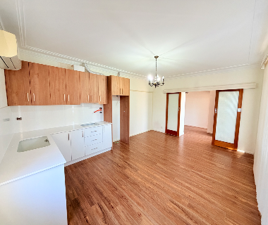 Eastwood renovated house 3bed 1bath For Rent