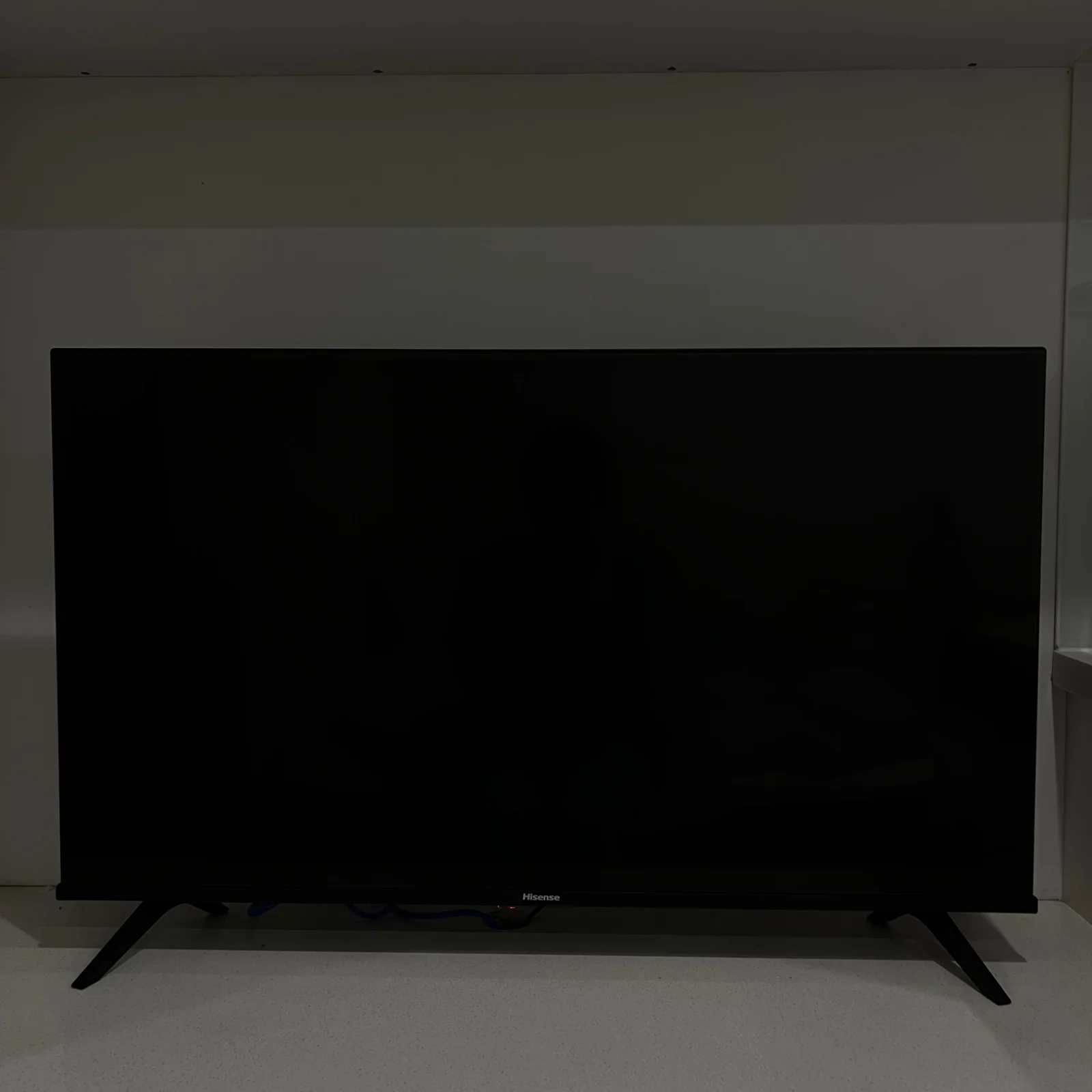 [거의 새것/풀박스] 하이센스 40인치 스마트 TV (Hisense 40A4NAU) - $250 (스트라스필드)
