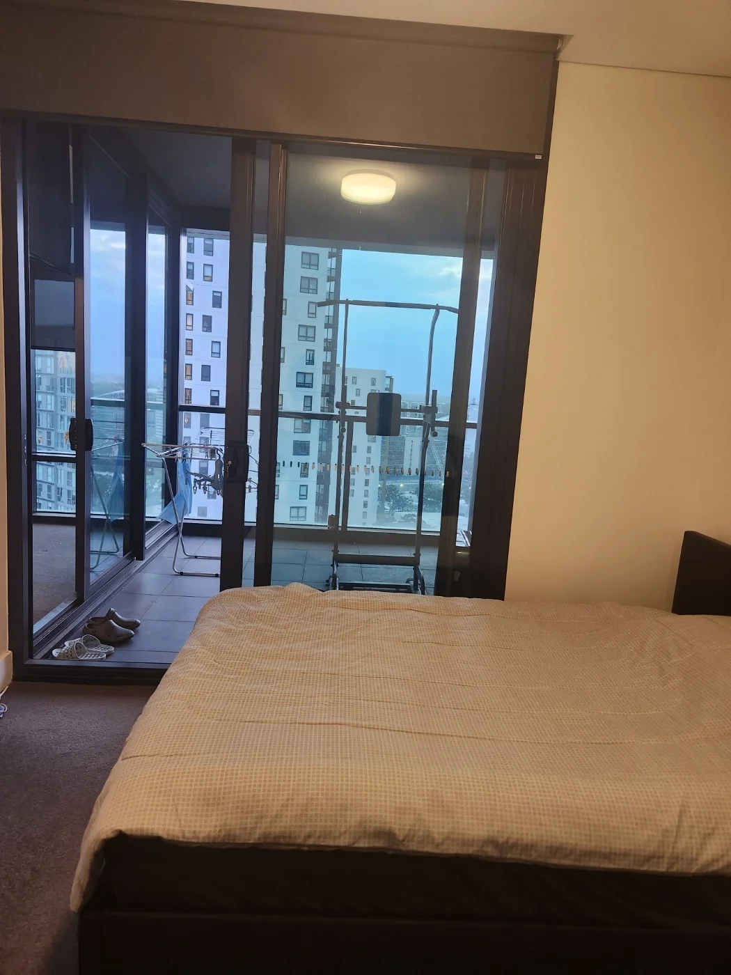 올림픽파크 독방 $380 장기거주 $370 여성분선호