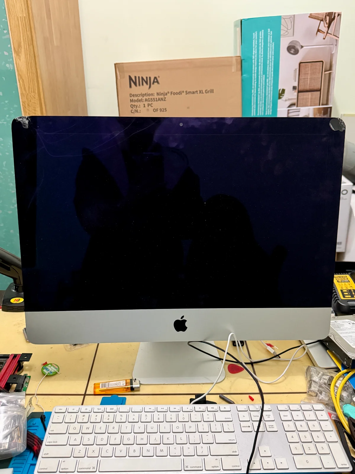 imac 21 인치 키보드포함 부품용( 정상작동) 입니다!