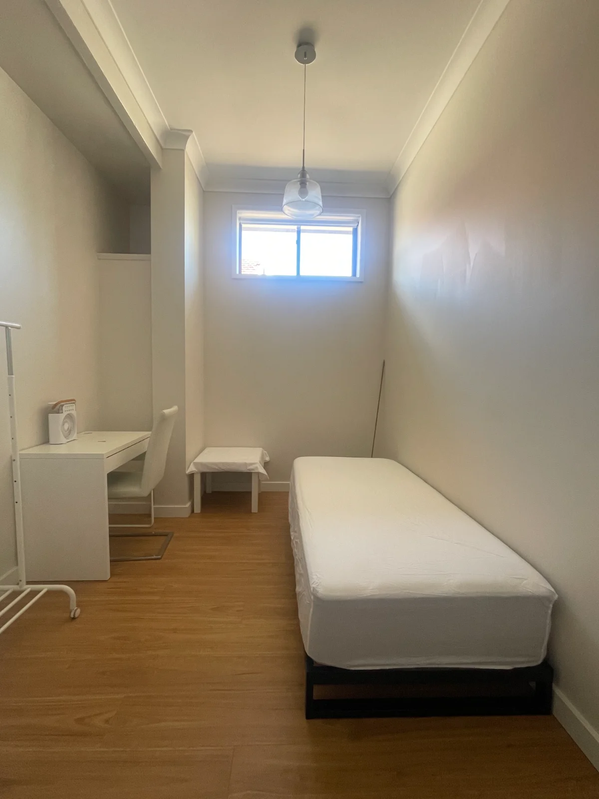 😊웨라 독방(주 $270) 🚆역 9분, 한인슈퍼 5분