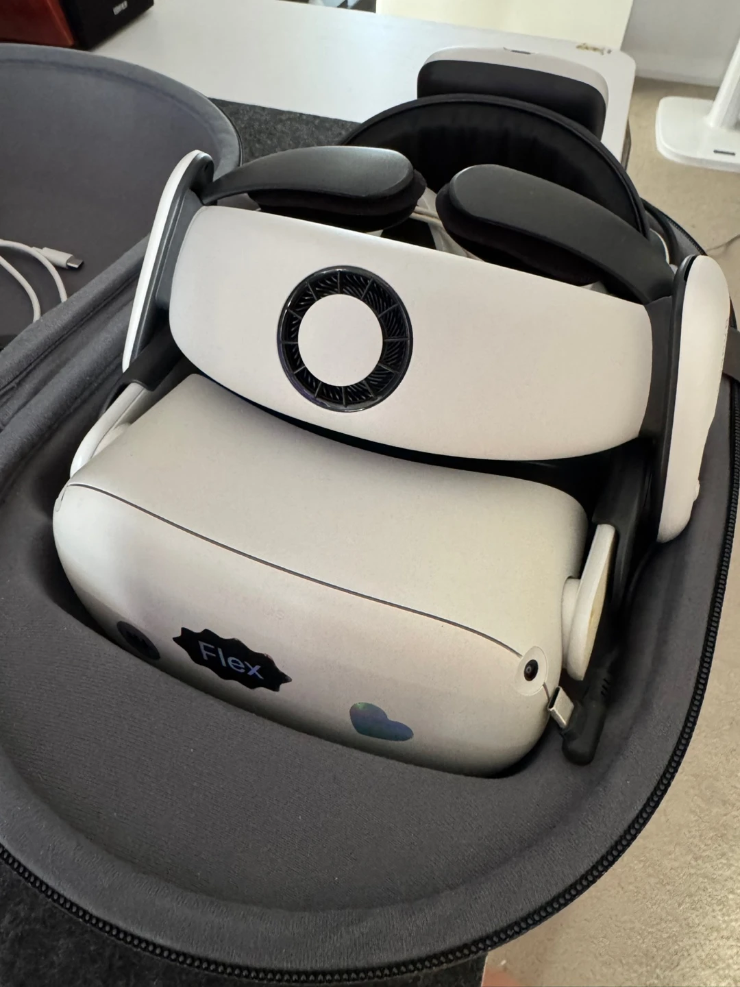 메타퀘스트2 256g VR + 악세서리 팝니다