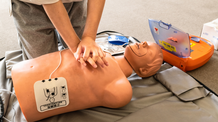 【NEJM】難治性の院外心停止、体外式CPRと従来型CPRで同程度の効果