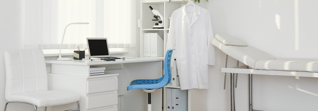 医師逮捕  ｢波動療法｣ 装いわいせつ､  ｢検査としてやった｣ と否認