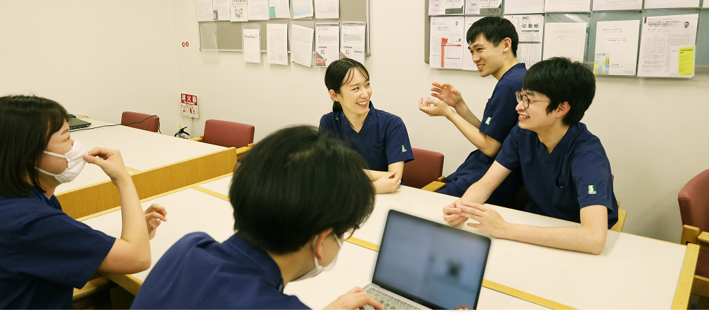 【堺市立総合医療センター】 ｢教え教えられる文化｣ の中で､ 研修医が自分たちで創り上げる理想の学び場