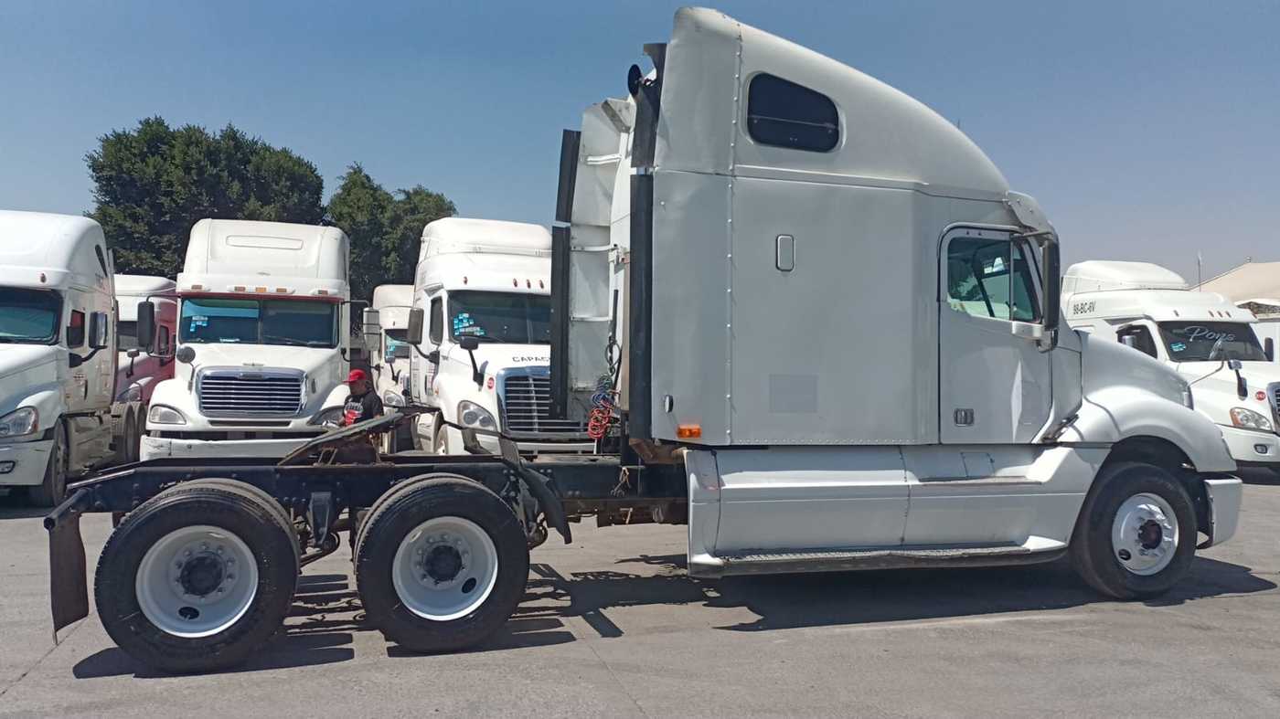 FREIGHTLINER CL120 58K DETROIT DD6 450 HP