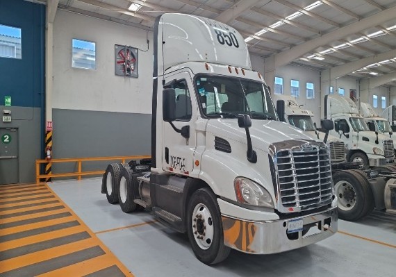 FREIGHTLINER CASCADIA