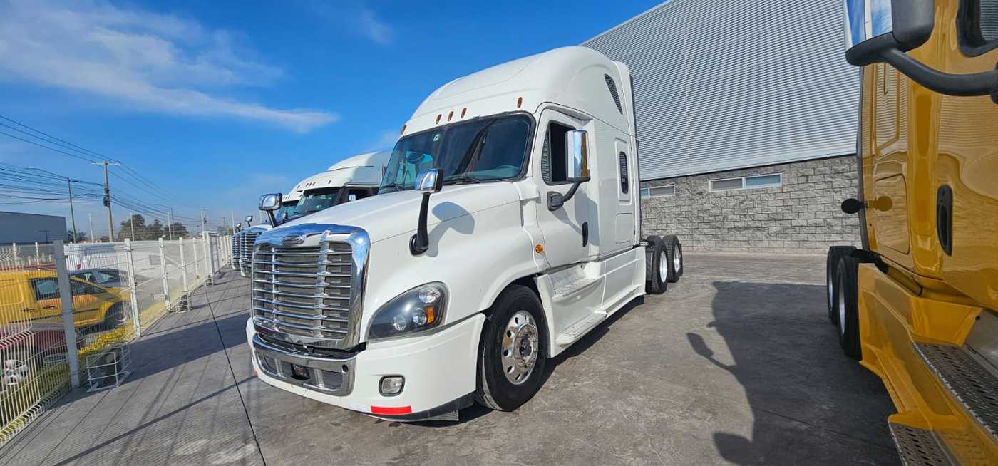 FREIGHTLINER CASCADIA SLEEPER CAP