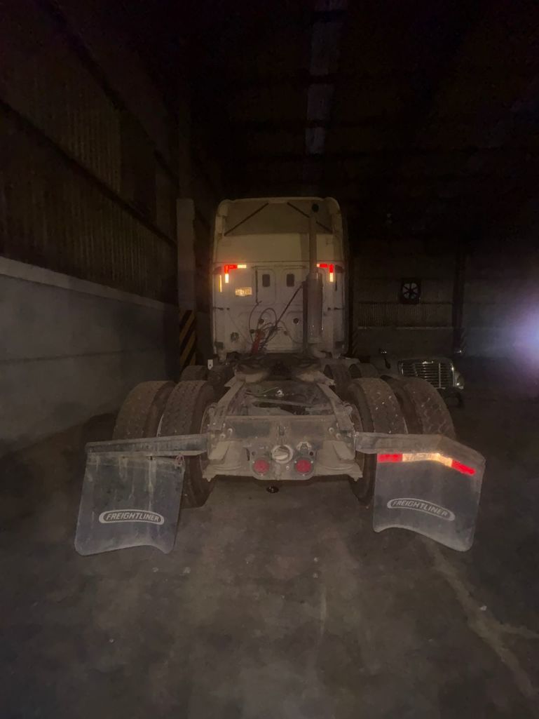 FREIGHTLINER CASCADIA DD15