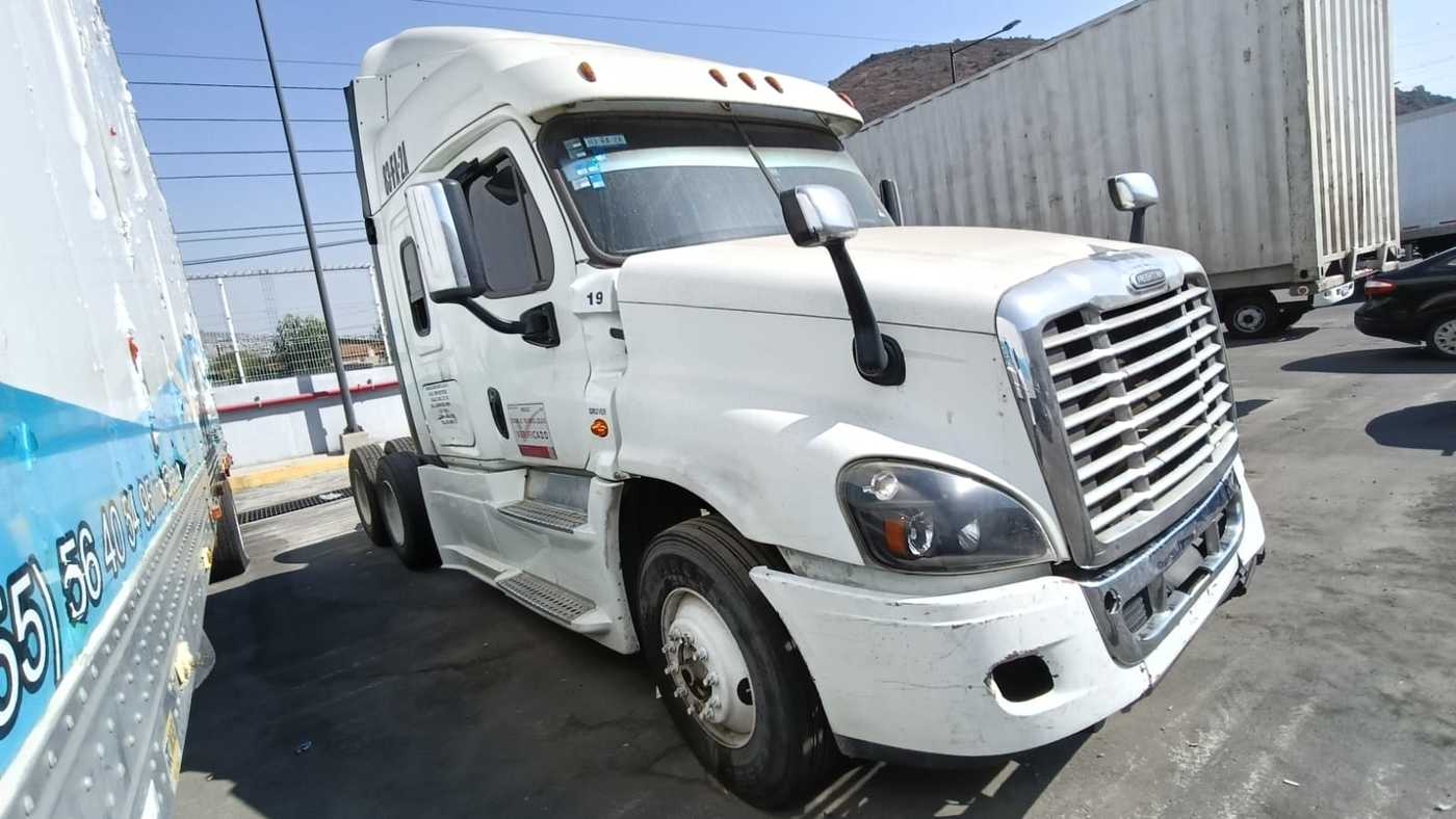 FREIGHTLINER CASCADIA DD15