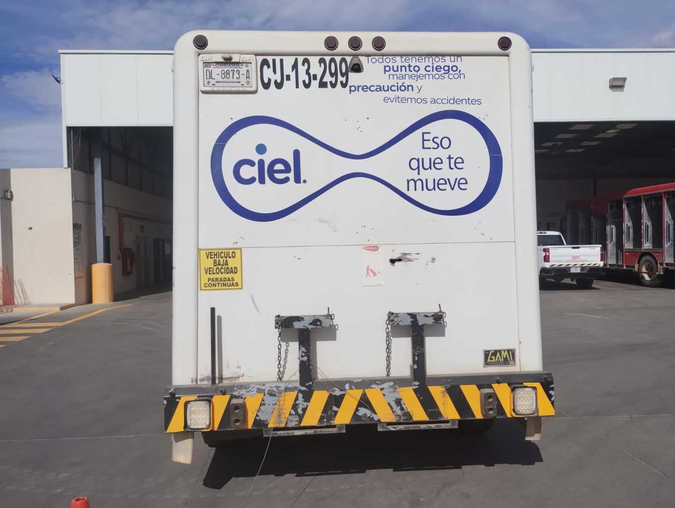 FREIGHTLINER M2 106 25 K